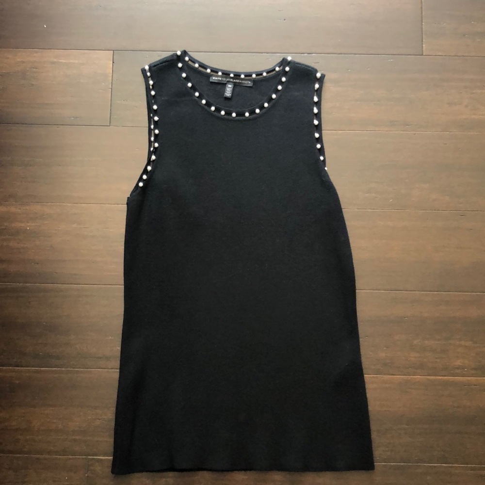 Sleeveless sweater top